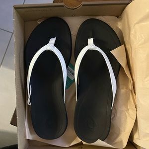 NWT Women’s White OluKai Ho’Opio Sandals Size 7